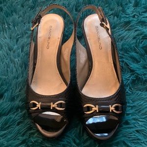 Bandolino peep toe heel. Black.